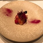 TRATTORIA CREATTA - オマール海老とビーツ ラズベリーと黒ニンニク