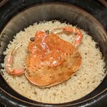 日本焼肉はせ川 別亭 - ふたを開けた香箱蟹の土鍋御飯(コース料理 師走)