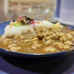 Cacacurry Re: NEAT NEAT - A:牛ホルモンカレー ＋ オレンジとパイナップルのサラダ 牛ホルモンカレーのホルモン追加×2 ご飯大盛 正面から