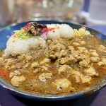 Cacacurry Re: NEAT NEAT - A:牛ホルモンカレー ＋ オレンジとパイナップルのサラダ 牛ホルモンカレーのホルモン追加×2 ご飯大盛