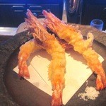 ダイナミックキッチン＆バー 燦 - 海老の天ぷら