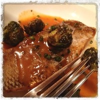 びふてき洋食存じやす - のどぐろのポワレ、オマールソース。
                  …のどぐろって、和でも洋でも美味しいんですね♪