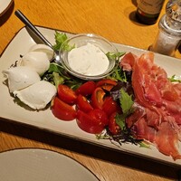 オービカ モッツァレラバー 横浜店 - 3種モッツァレラ盛り合わせ