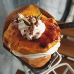 クレープアンドカフェ ヴァーチュ - かぼちゃブリュレを上にて。