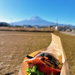 朝食専用キッチンカーRococo Truck - 富士山とハンバーガー