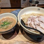 麺や輝 - チャーシューつけ麺大盛り