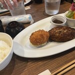 ツムギ キッチン - ハンバーグとカニクリームコロッケ