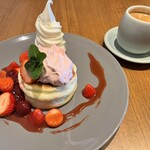 湘南フルーツクラフト - いちごのパンケーキとホットコーヒー