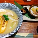 灼味噌らーめん 八堂八 - お雑煮セット(醤油・味噌) 1000円、鰊のこぶ煮、生ズワイガニと数の子和え