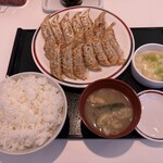 Miyoshino - ジャンボ定食（ぎょうざ 18個）