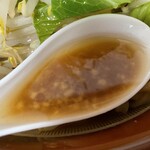 ラーメン もっけだの - 『冷凍ラーメン(野菜･ニンニク別売)』のスープ