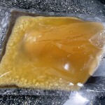 ラーメン もっけだの - 『冷凍ラーメン(麺･スープ･チャーシュー入)』のスープ＆チャーシュー湯煎中