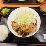 ガツ飯トンテキ食堂コロトン - 