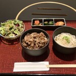 焼肉BEEFMAN - 【’23.12】ミニ神戸牛焼肉丼＆ミニ梅だしうどん　1000えん