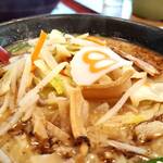 8番らーめん - こく旨らーめん　847円　(2024年1月）