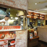 ナポリの下町食堂 - エントランスにピッツア釜