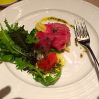 リストランテ カノビアーノ 福岡 - 近海産本マグロのサラダ　タップナードと旬の野菜