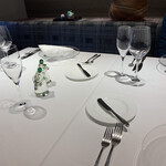 ル・マノアール・ダスティン - 卓上のガラス細工は旧店から