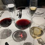 ル・マノアール・ダスティン - シャンパン、ピノ、カベルネを同時にチビリ、チビリ