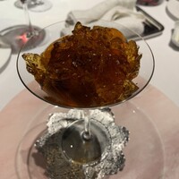 ル・マノアール・ダスティン - 定番　人参のムースコンソメのジュレ　雲丹添え