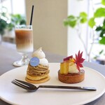 enlacio - モンブランバニーユ760円とお芋とバニラのタルト　690円　季節のケーキも一緒に。どっちも美味しかった♪