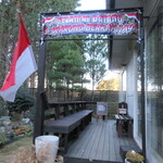 Warung Berkah Jaya - ここの奥がお店の入口です