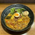 SPICY CURRY 魯珈 - ろかプレート（ゆく年来る牡蠣 〜宮城県産カキ使用〜（限定））・ライス大盛り・るうろう煮玉子
