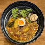 SPICY CURRY 魯珈 - ろかプレート（ゆく年来る牡蠣 〜宮城県産カキ使用〜（限定））・ライス大盛り・るうろう煮玉子