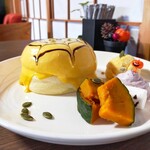 トイチパンケーキ - かぼちゃの甘露煮は和風の味つけ。もう少し甘い方が好みかな〜　