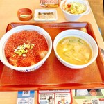 Nakau - 天然いくら丼　XXL 豚汁サラダセット　byまみこまみこ