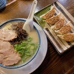 博多ラーメン しばらく - 餃子セット(1,080円)