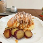 カフェ レードル - さつまいもとモンブランのスフレパンケーキ　1500円　モンブランクリームの美味しいこと♡レードルさんのクリームほんと美味しい。