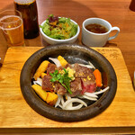 宮崎ステーキハウス 霧峰 - 霜降りとヒレの食べ比べ