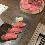 横浜焼肉kintan - ランチコースの肉寿司と食べ比べ3種