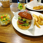 マグズカフェ - 12月限定＠ホワイトアボカドチーズバーガー（ランチセット）