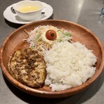 Bikkuri Donki - レギュラーバーグディッシュ(150g)、コーンスープ