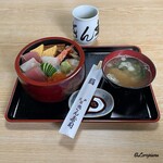 きん寿司 - ちらし寿司と味噌汁