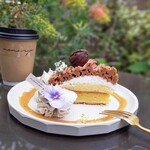 八百屋の嫁が作る モモべジ - モンブランタルト+クリームソーストッピング　ドリンクはカフェラテ。