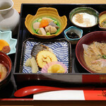 Kaisen Dokoro Shougetsu Tei - （朝食）鯛茶漬け（元日）