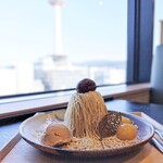 甘味処 穂のあかり - 京都タワーをバックに。