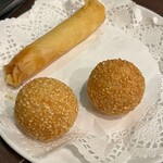 東北人家 - 特製エビ春巻とゴマ団子