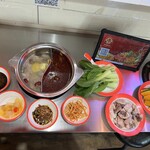 ホウシャントウ ロースーファン ヒナベ - 1人用ドリアン鍋とタニシ貝鍋セットに鶏肉、カボチャ、青梗菜