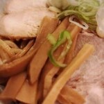 秋葉原つけ麺 油そば 楽 - メンマ