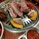 韓国焼肉 山賊 - 