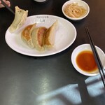 中国手打拉麺 馬賊 - 餃子。