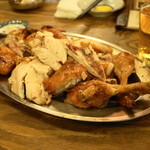 鳥番長 - 2013.12 店員さんがハサミで鳥丸焼きを解体してくれます