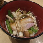 花見川 大富 - 比内地鶏ときのこのお椀