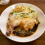 青山シャンウェイ - 蒸し鶏の葱油醤油 レッグ1本　¥1,050
