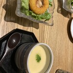 たつみ寿司 総本店 - 茶碗蒸しとサラダ