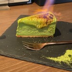 cafe&dining nurikabe - 炙られ中のチーズケーキ（宇治抹茶）
